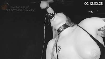 Krásná holka s dokonalými kozami na gloryhole